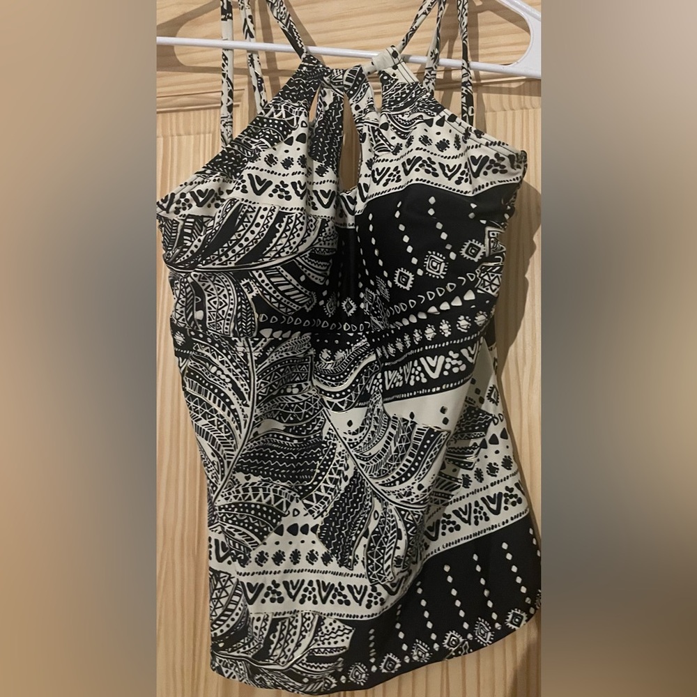 Black and White Patterned Top - Picture 8 of 12